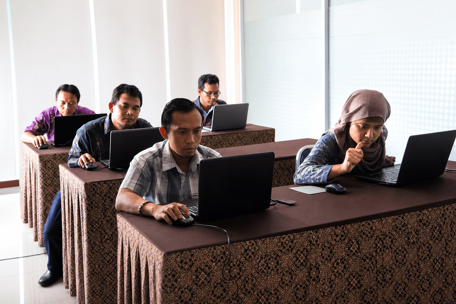 Sesi belajar Fotoplus School untuk halaman pendaftaran